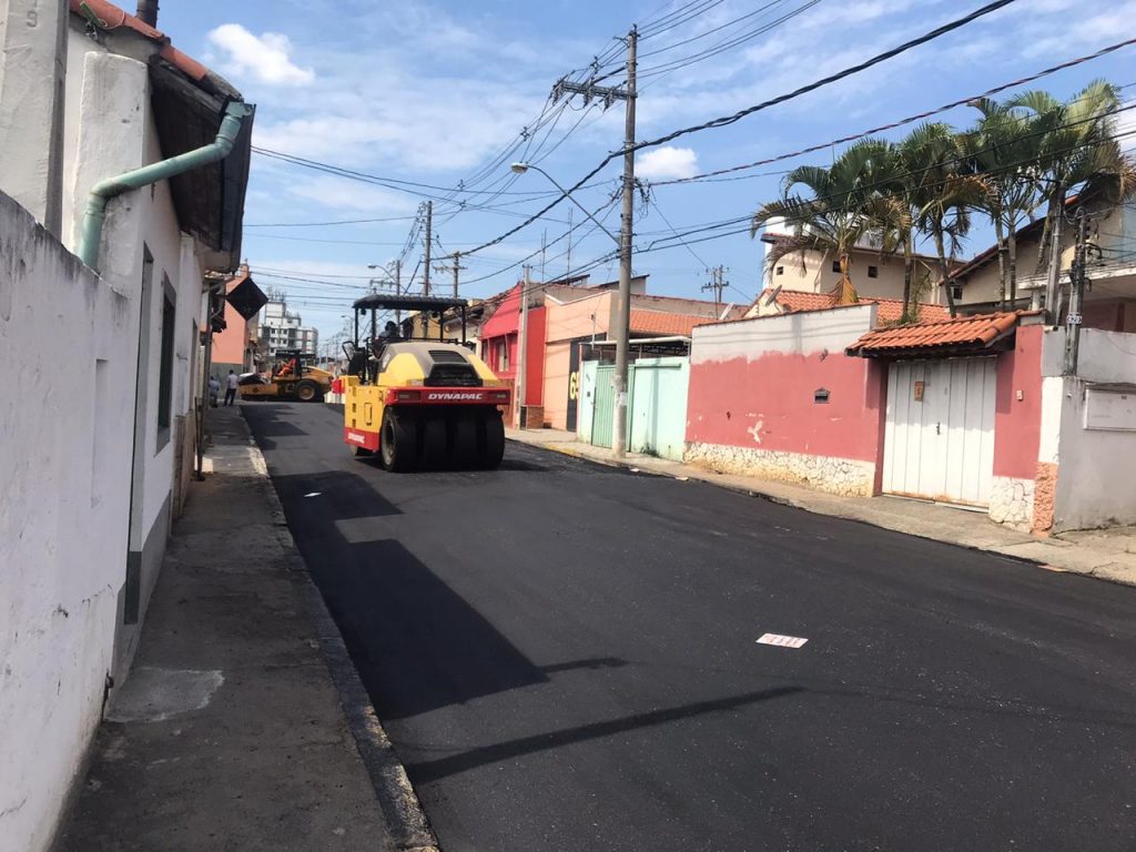 Prefeitura realiza recapeamento da rua Santa Clara | Prefeitura