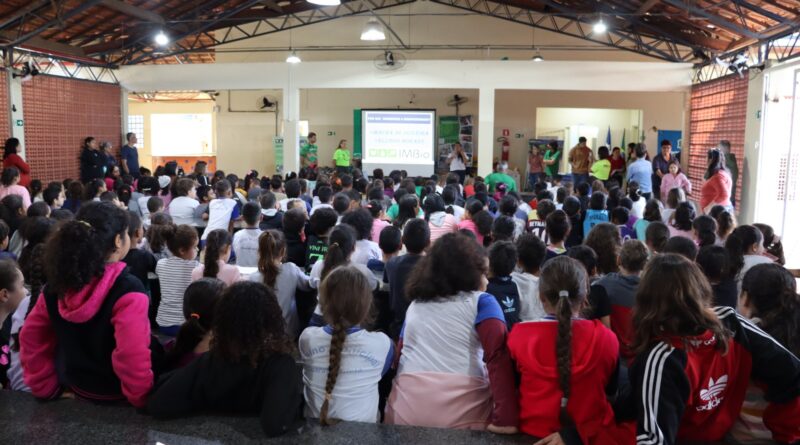 Na última quinta-feira (05), a Escola Municipal Luzia de Castro Mittidieri recebeu uma visita especial do Instituto IMBIO durante a Semana do Meio Ambiente!